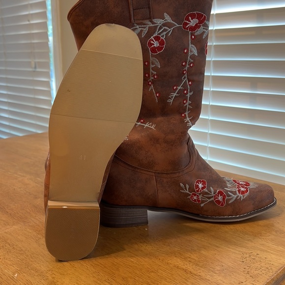 Decorative boots - Picture 4 of 4